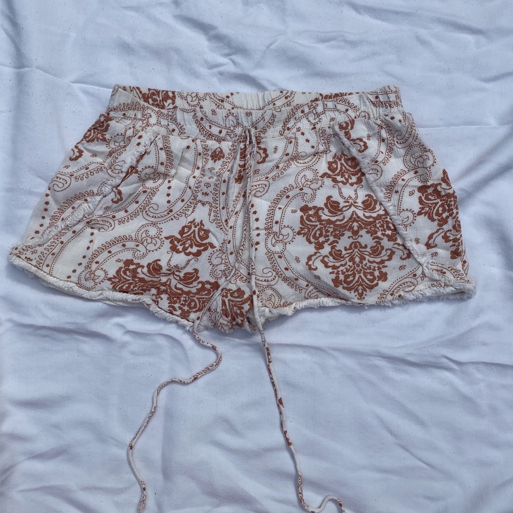 White/cream and tan patterned shorts